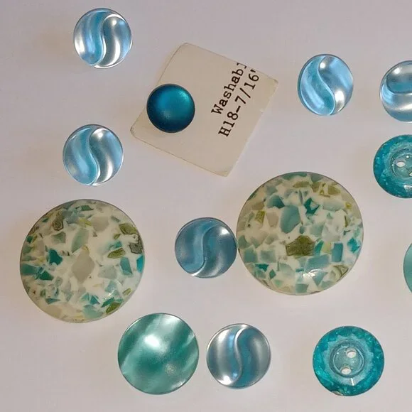 13 Retro Blue Vintage Buttons - Picture 9 of 12